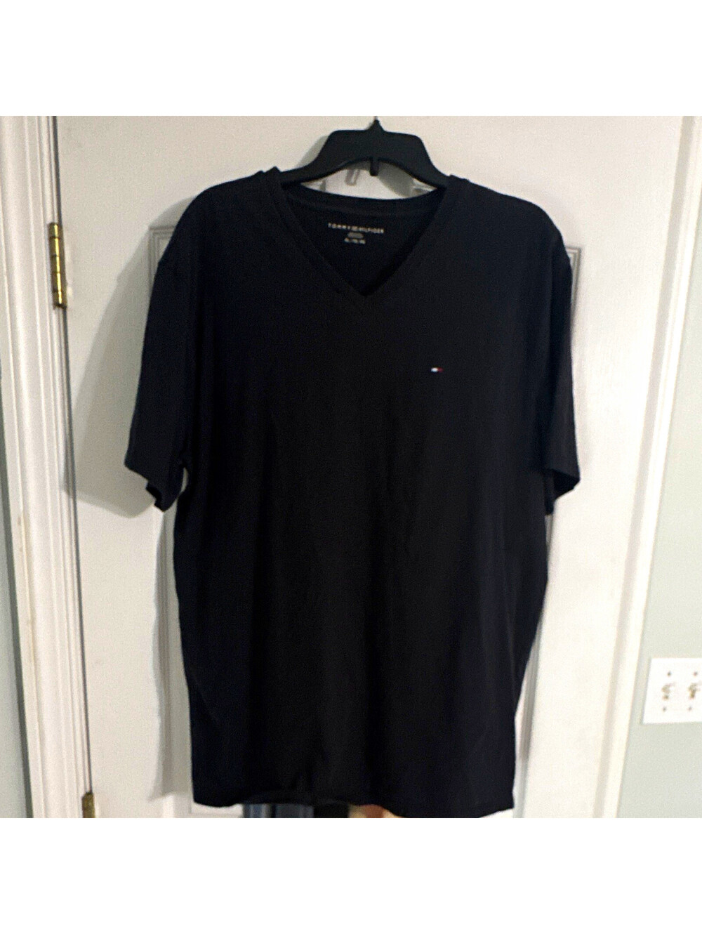 Tommy Hilfiger Men's Black Solid V-Neck Short Sleeve Logo T-Shirt XL